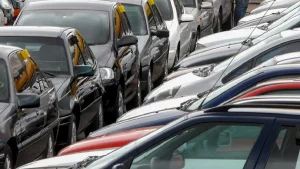 Carros enfileirados. Foto: Marcello Casal Jr/Agência Brasil