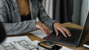 Onde investir o 13º salários. Foto: Pexels