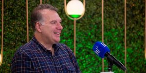 O jornalista William Green em entrevista ao podcast B3 Convida. Foto: Divulgação