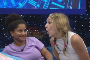 Milena ri ao ouvir Samira detonar Aline