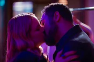 Zilá (Leandra Leal) e Ronei (Thomás Aquino) em Coração Acelerado
