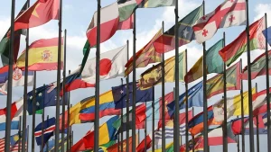 Bandeiras hasteadas de vários países onde as empresas estrangeiras vendem papéis de ações via BDR. Intercâmbio. Foto: Adobe Stock