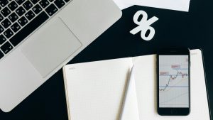 Selic a 15% ao ano favorece investimentos em renda fixa. Saiba quais os títulos preferidos dos alocadores. Foto: Pexels