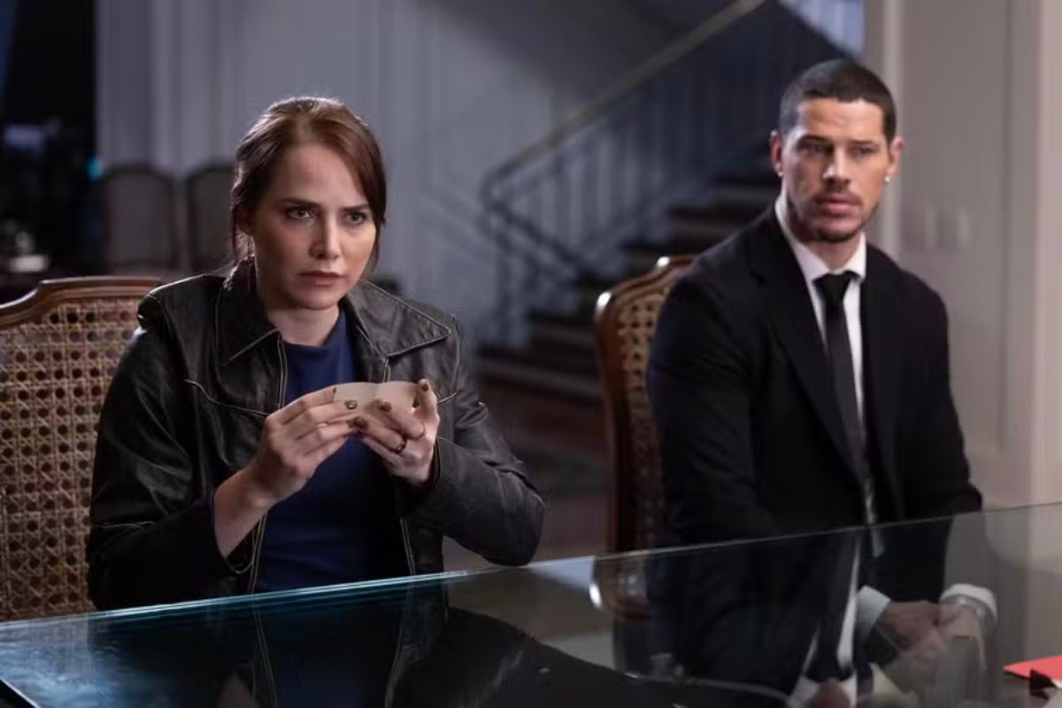 Adriana (Letícia Colin) e Iuri (José Loreto)
