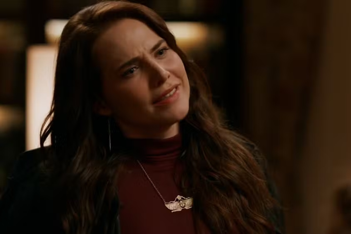 Adriana (Letícia Colin)