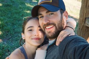 Alba Baptista, Chris Evans